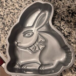 Bunny-Shaped Cake Pan in Metallic Silver